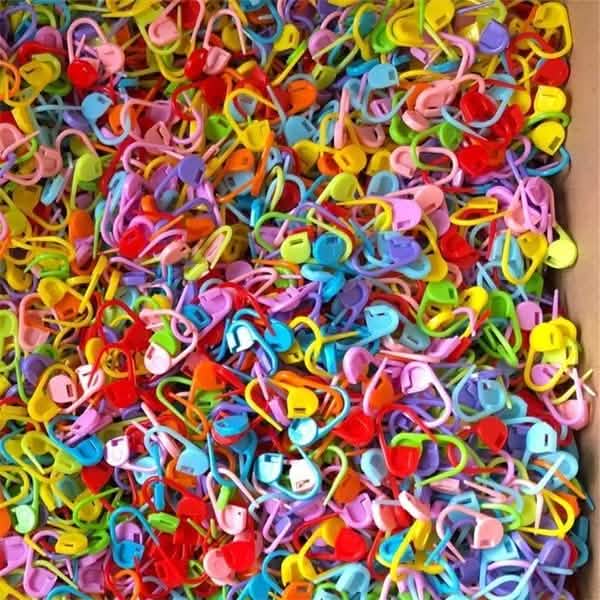 120 Pack Colorful Stitch Markers Locking Crochet Knitting Tools
