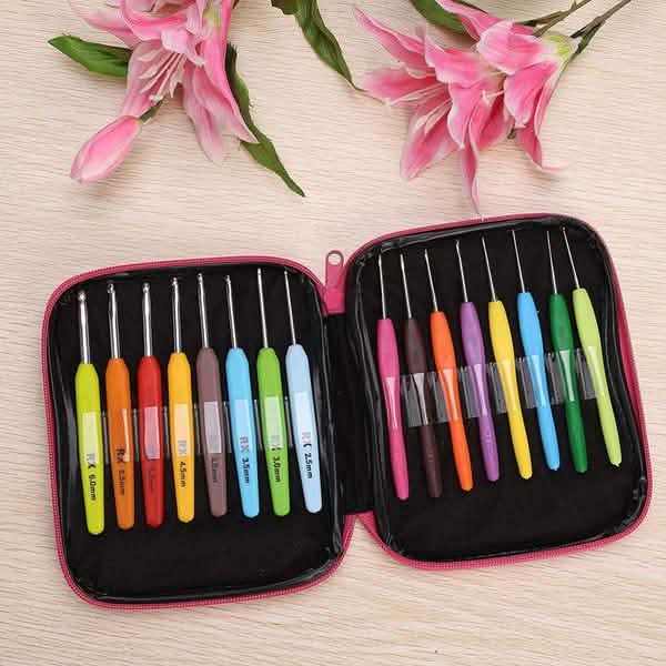 16-Piece: Colored Crochet Hooks Yarn
